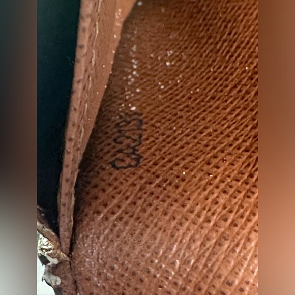 Louis Vuitton Sarah Wallet - Picture 9 of 13